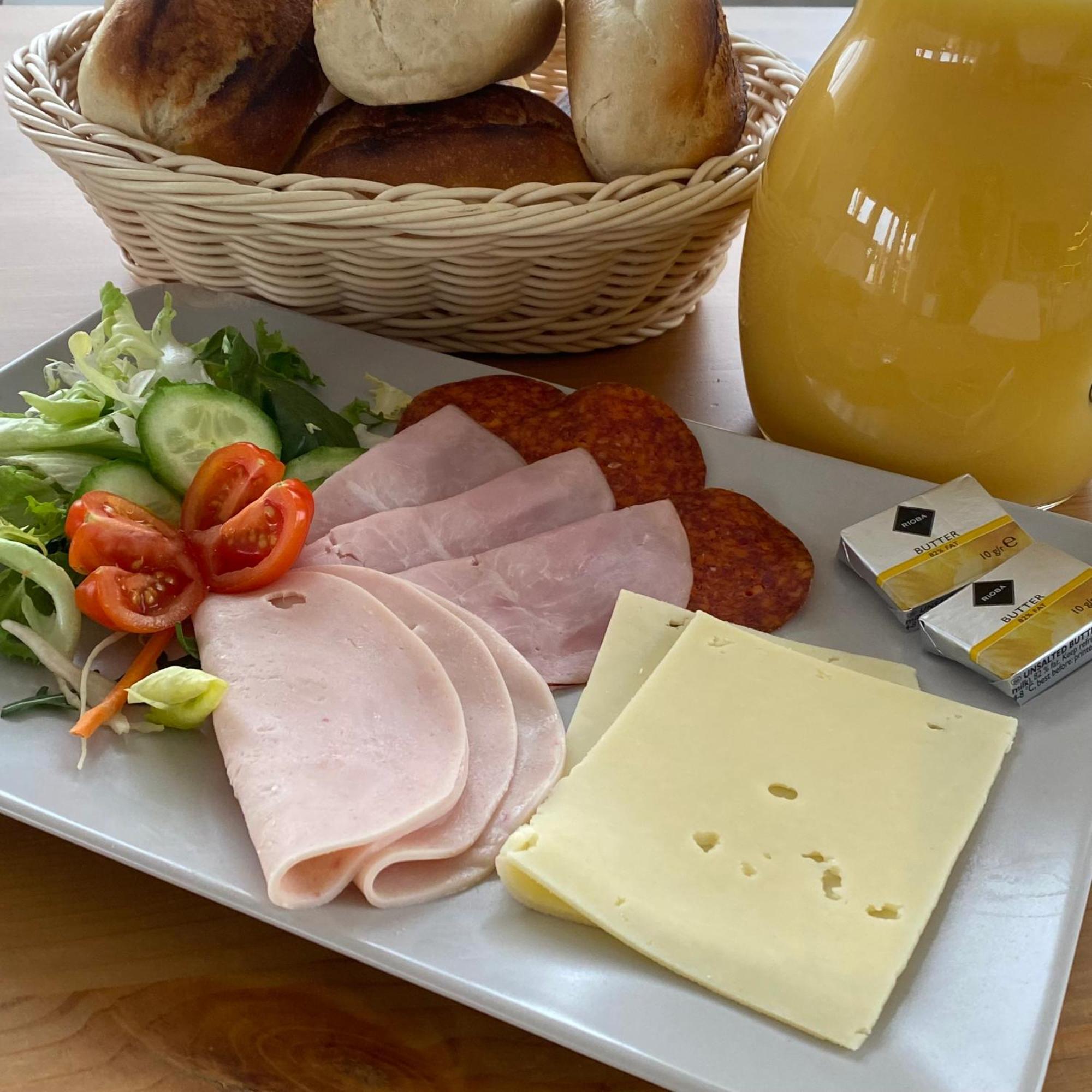 Airport Almaskert Panzio Bed & Breakfast Vecses Bagian luar foto